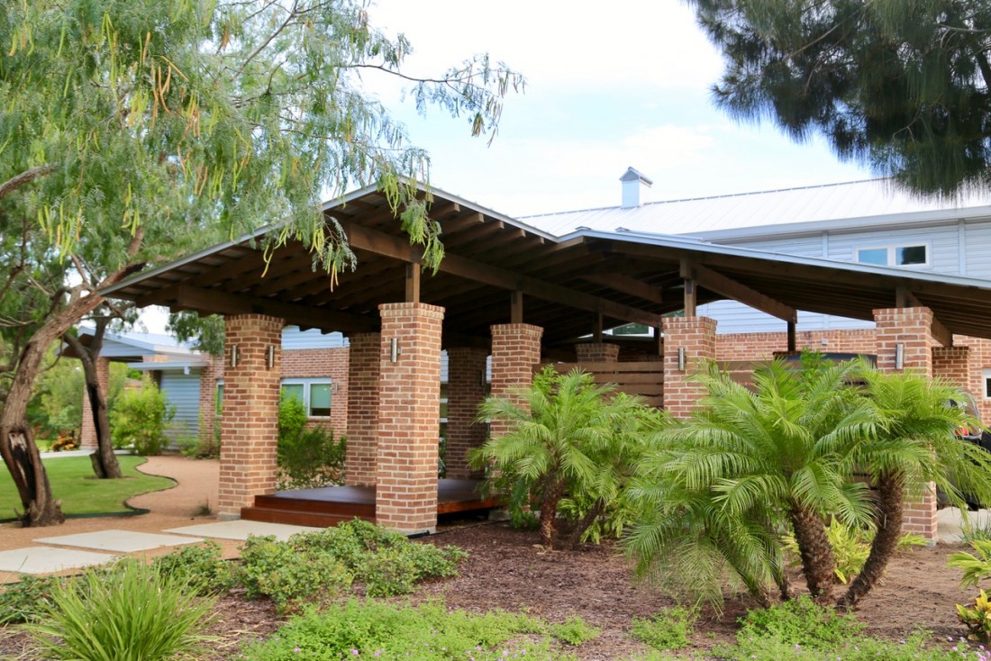 Hackberry Residence side view